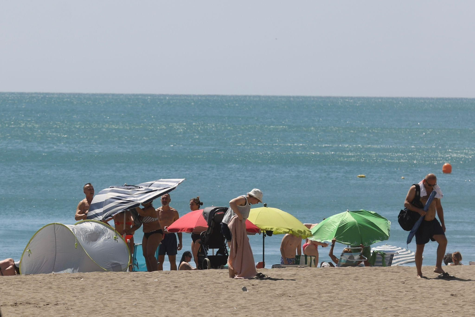 Las fotos del día de fuertes vientos en las playas de Málaga