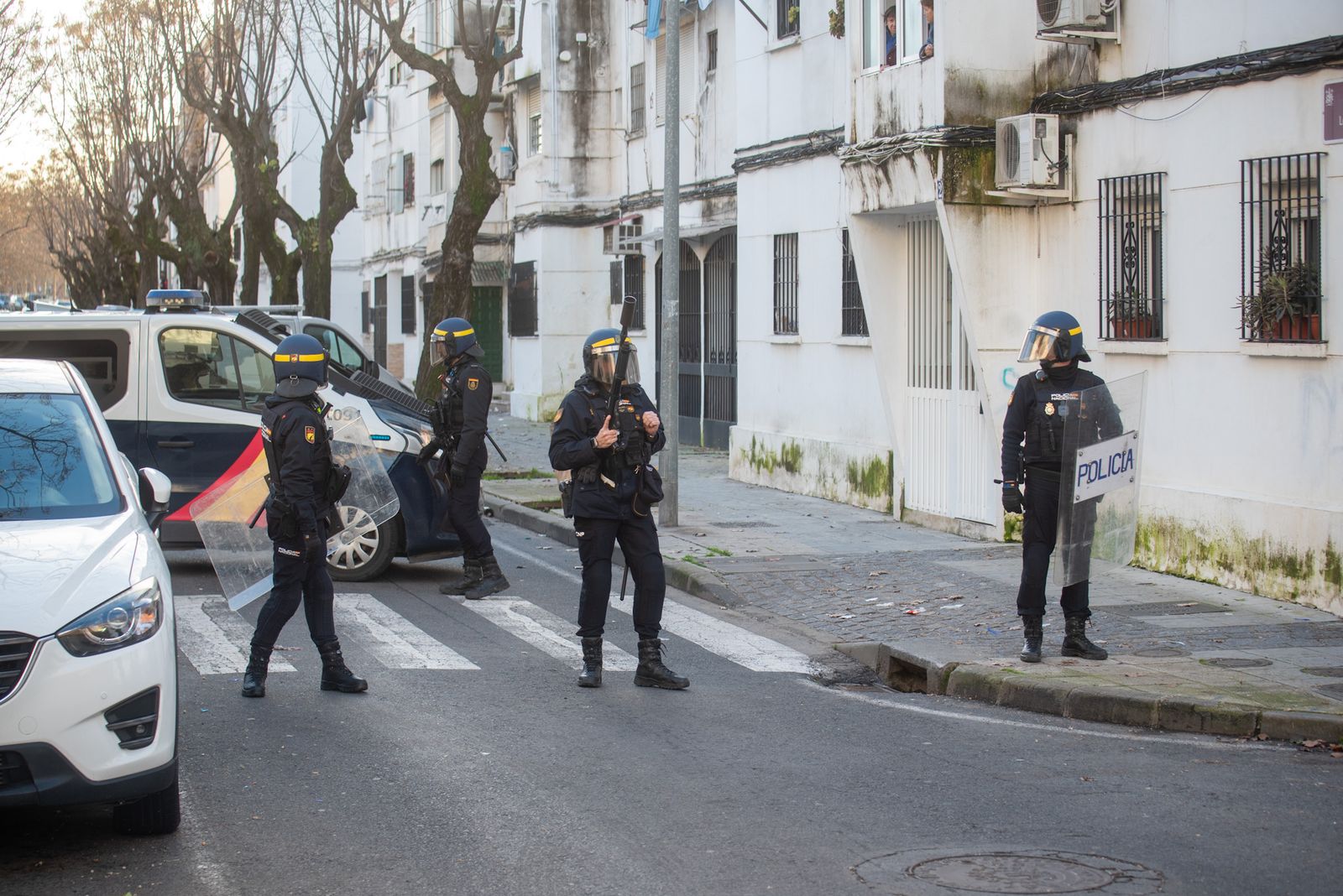 El despliegue policial en Sector Sur tras el apuñalamiento de un hombre, en imágenes