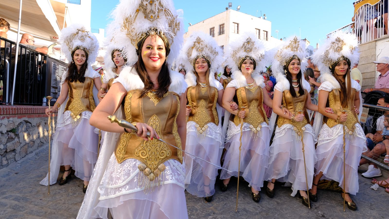 El espectacular desfile de Moros y Cristianos de Mojácar, en imágenes