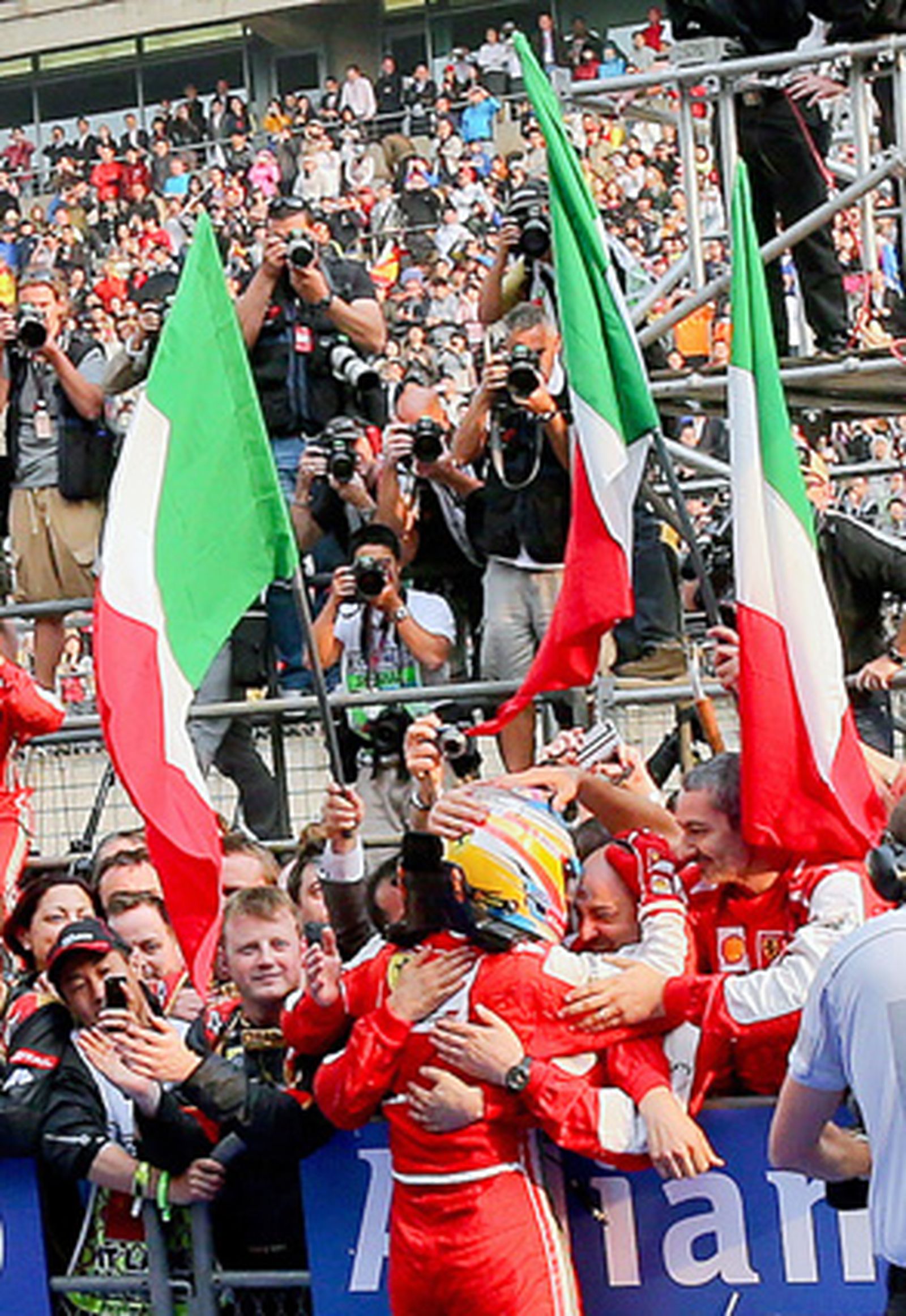 Alonso amplía su leyenda