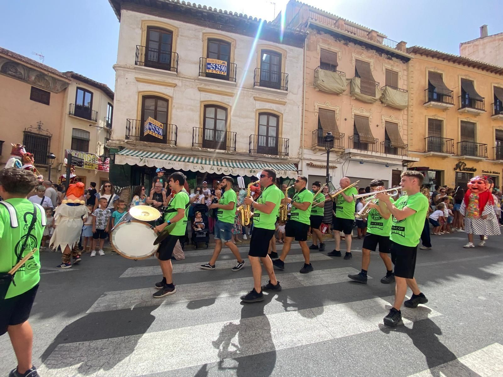 Así ha sido la Pública de Fiestas de este pueblo de Granada: Gigantes y Cabezudos recorren sus calles