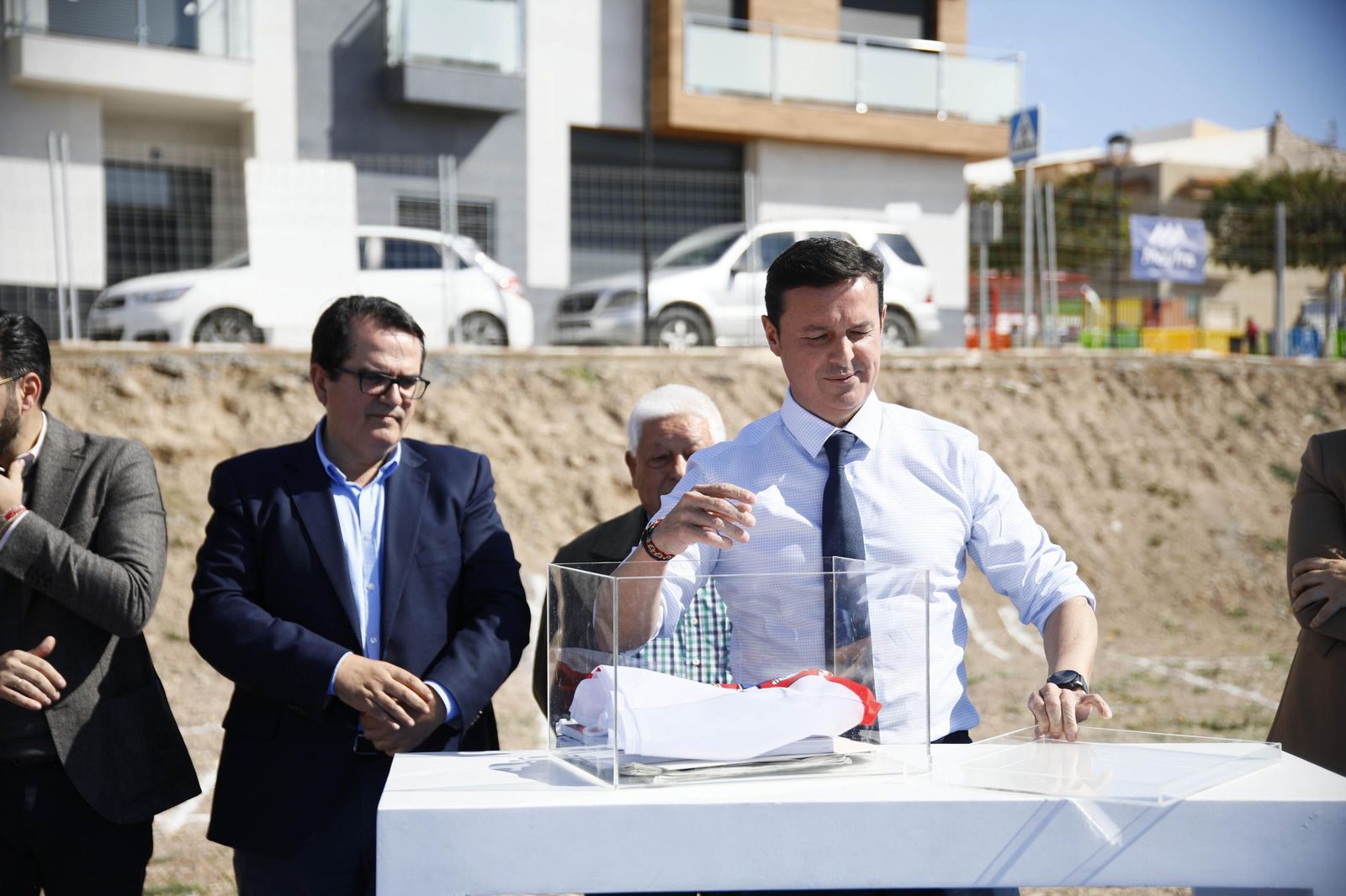 Las imágenes de la primera piedra del Centro de mayores en Balanegra