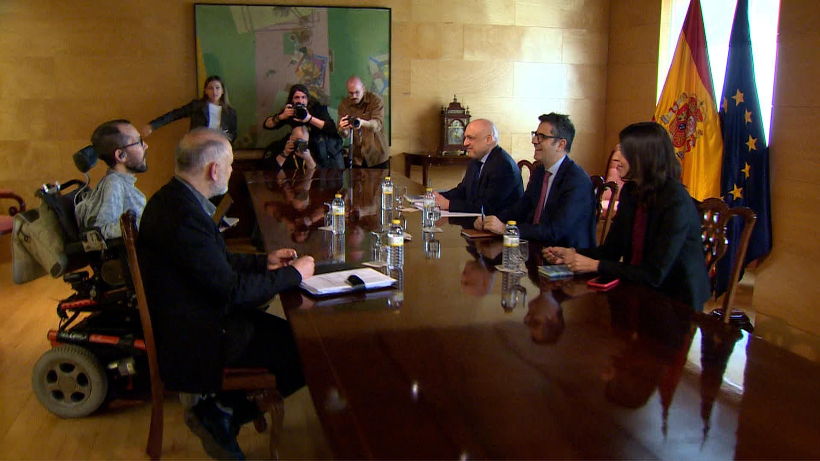 Bolaños y Echenique se reúnen para abordar la reforma del artículo 49 de la Constitución
