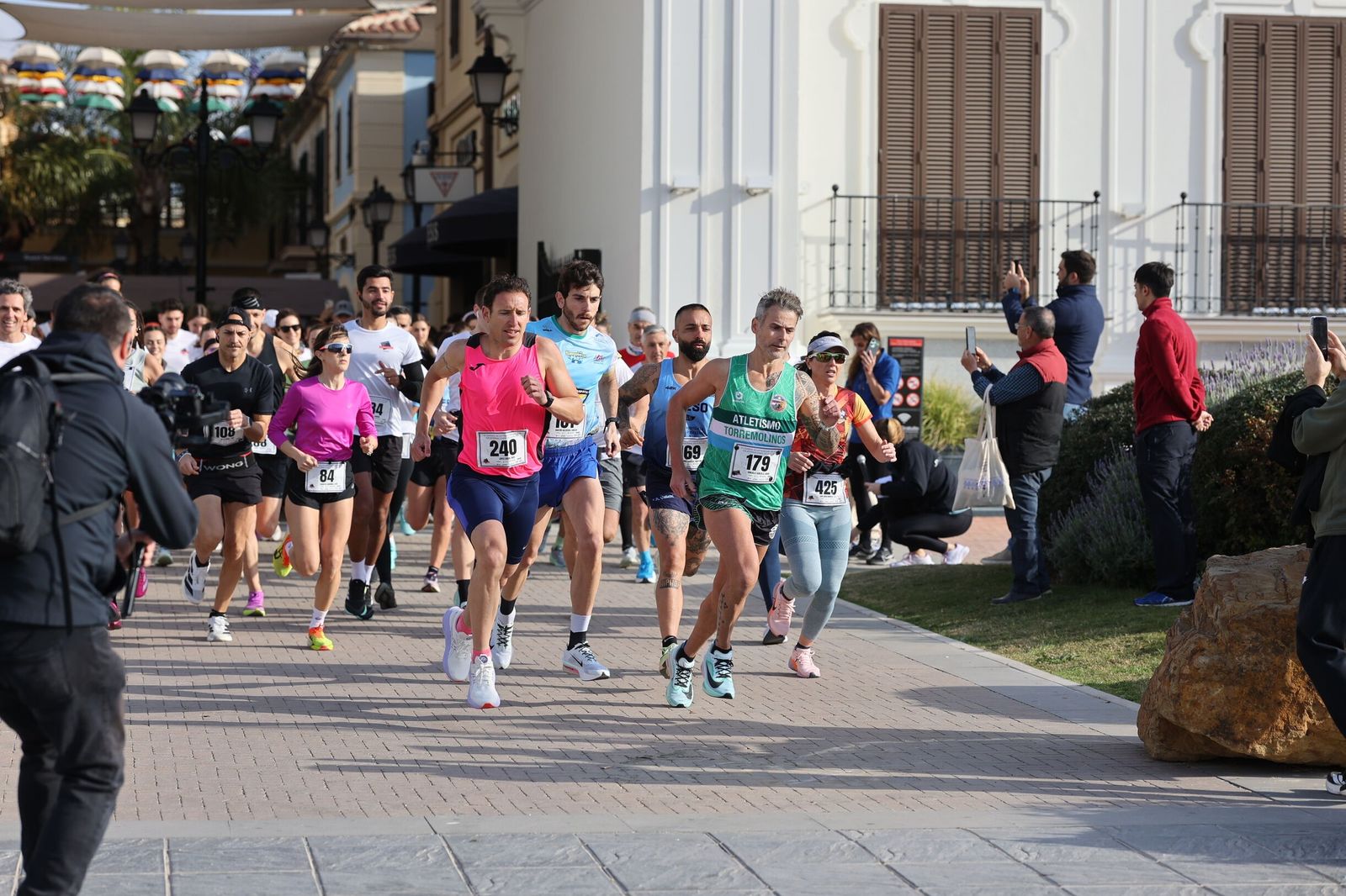 La Carrera Solidaria por el Día de la Mujer McArthurGlen, en fotos