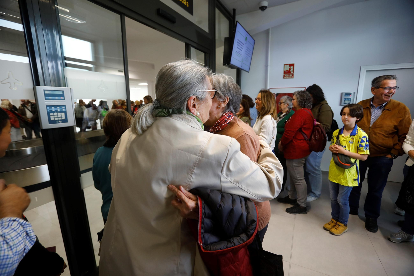 El aeropuerto de Córdoba recibe el primer vuelo de Binter desde Canarias, en imágenes