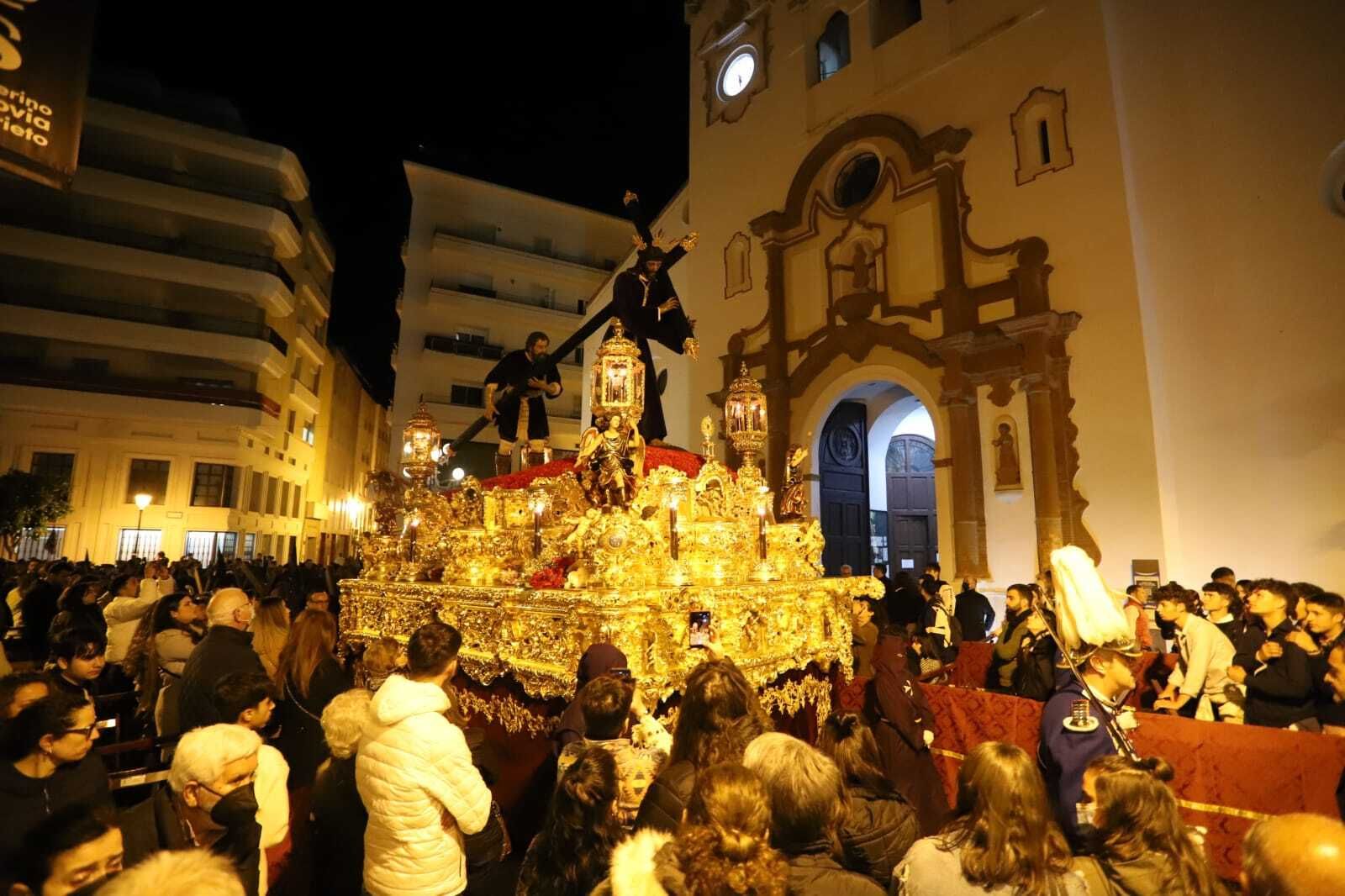 Imágenes del Nazareno recorriendo las calles de Huelva en la Semana Santa 2022.