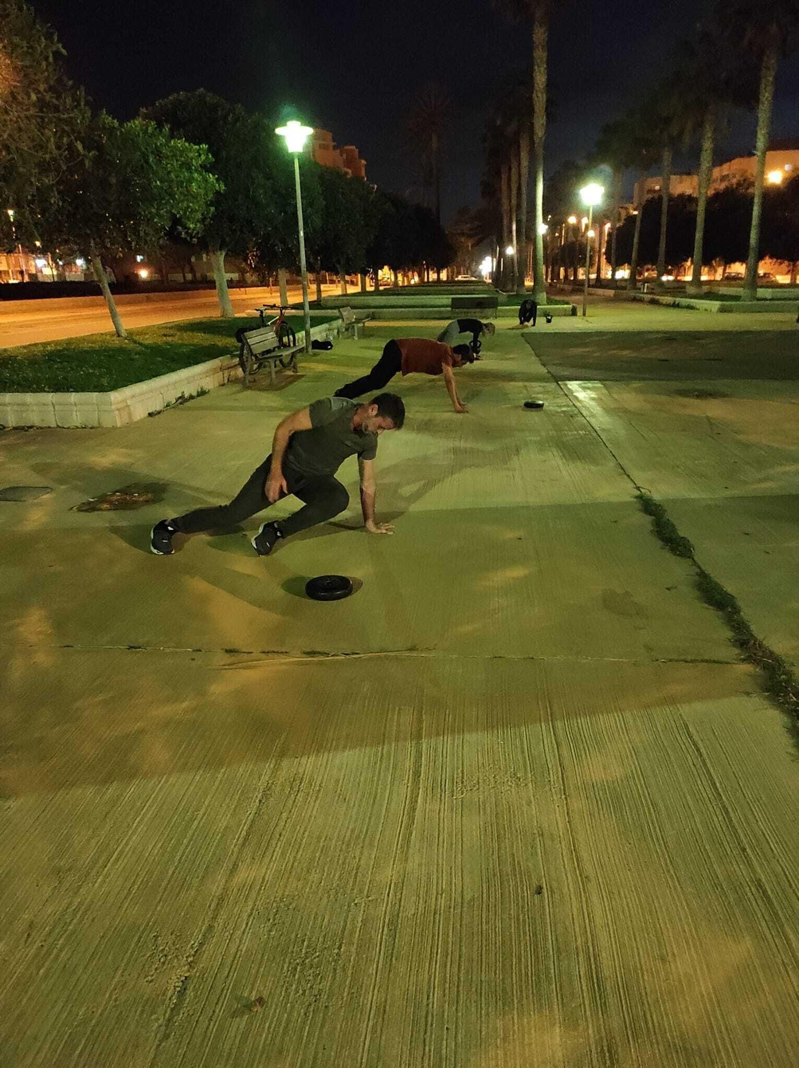 Fotogalería de los gimnasios urbanos en los parques de Almería.