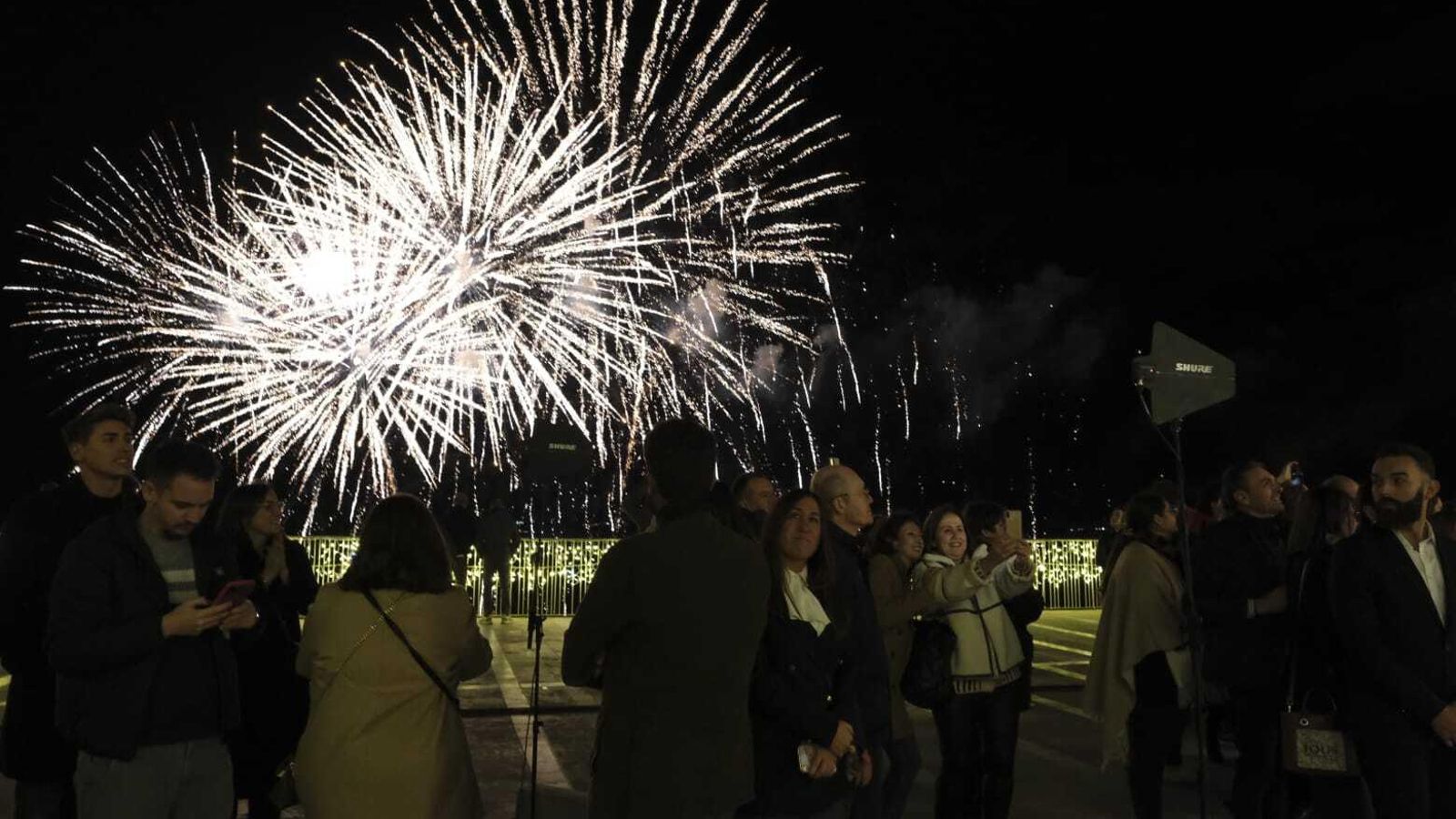 No faltaron los fuegos artificiales para celebrar este noche mágica.