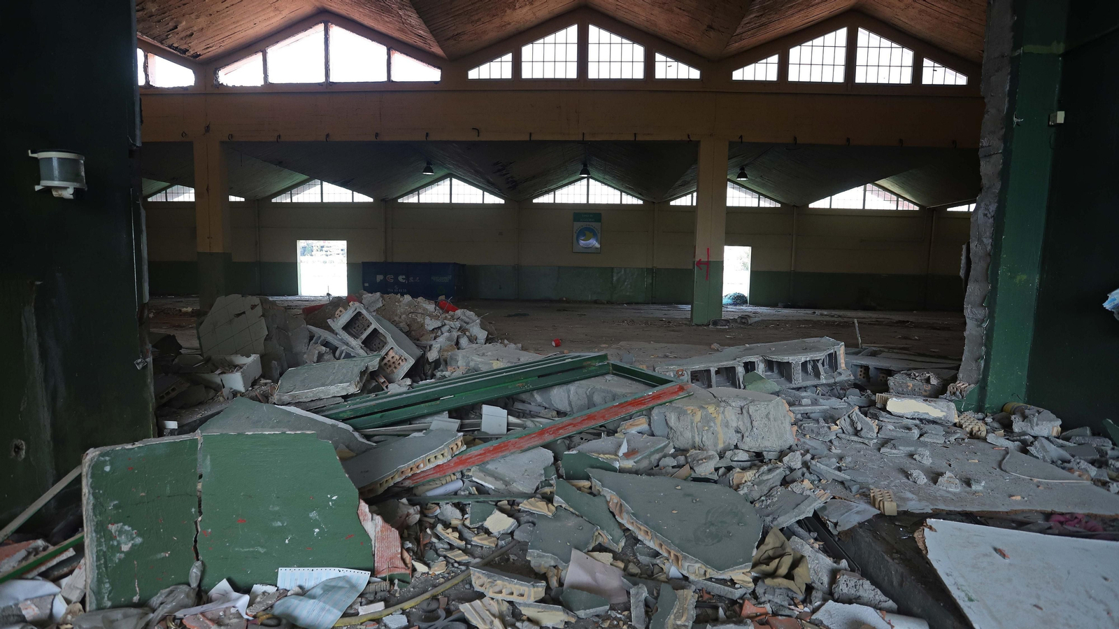 Inicio del derribo de la lonja de Algeciras