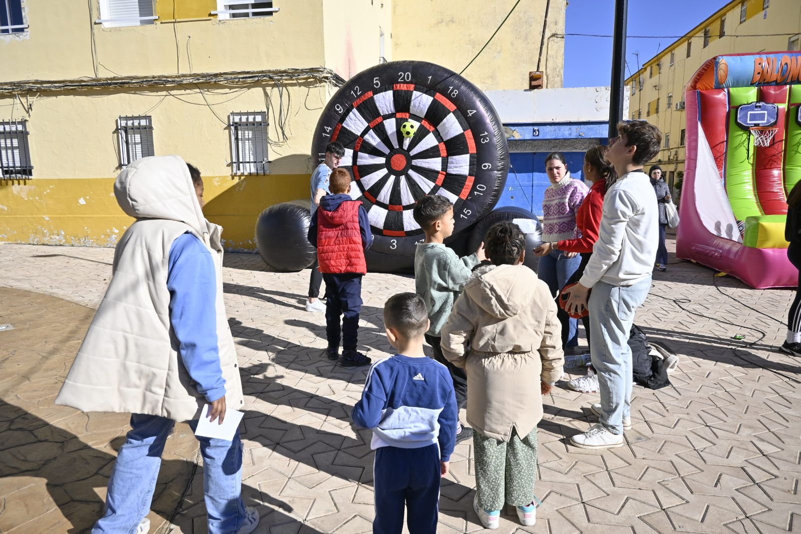 Las fotografías de los juegos de navidad para los niños de Pérez Cubillas