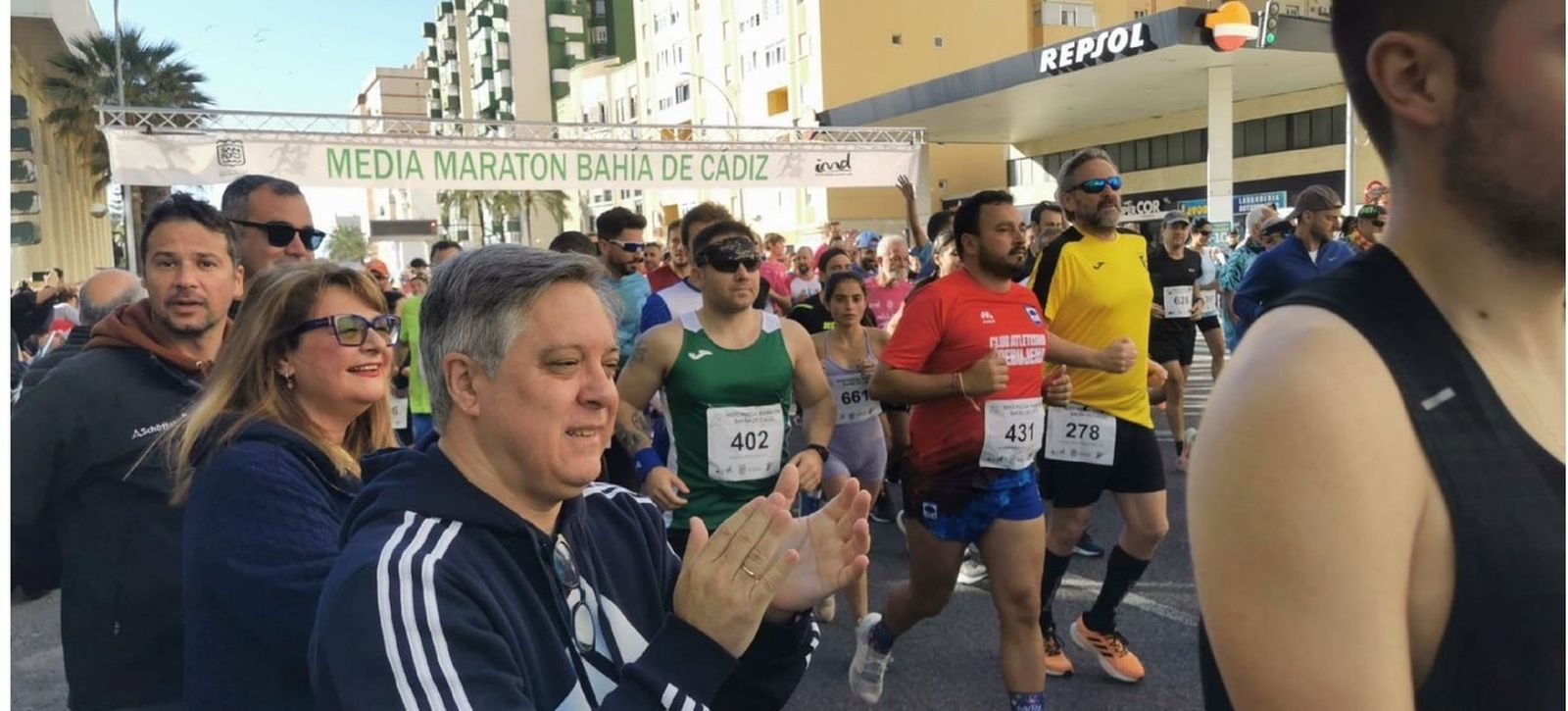 ¡No nis mires, únete!