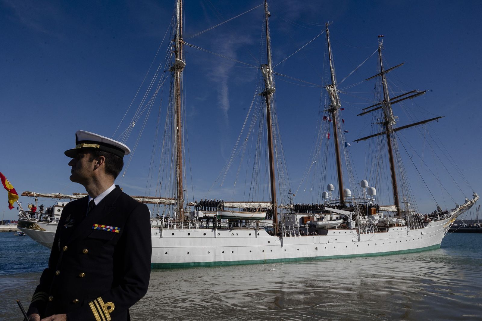 Las imágenes de la despedida del Juan Sebastián de Elcano