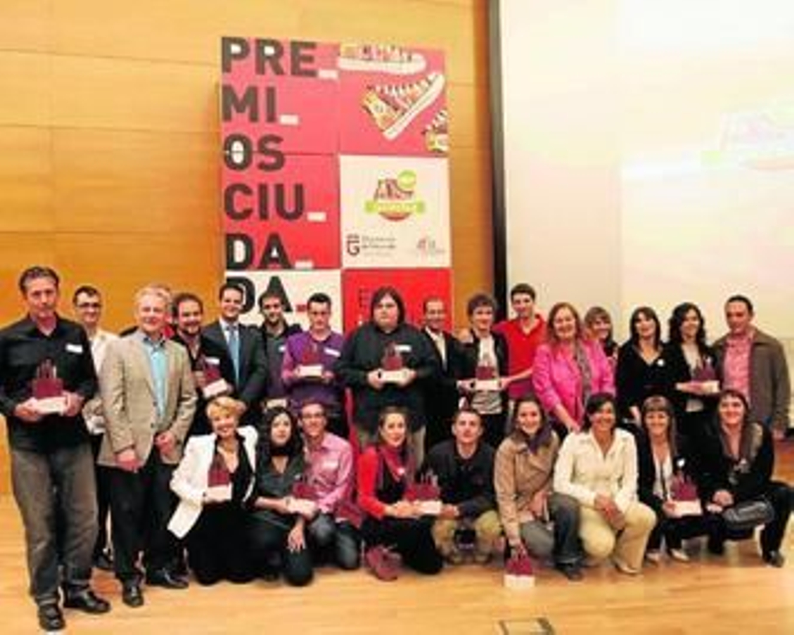 Premio al compromiso de los jóvenes de la provincia