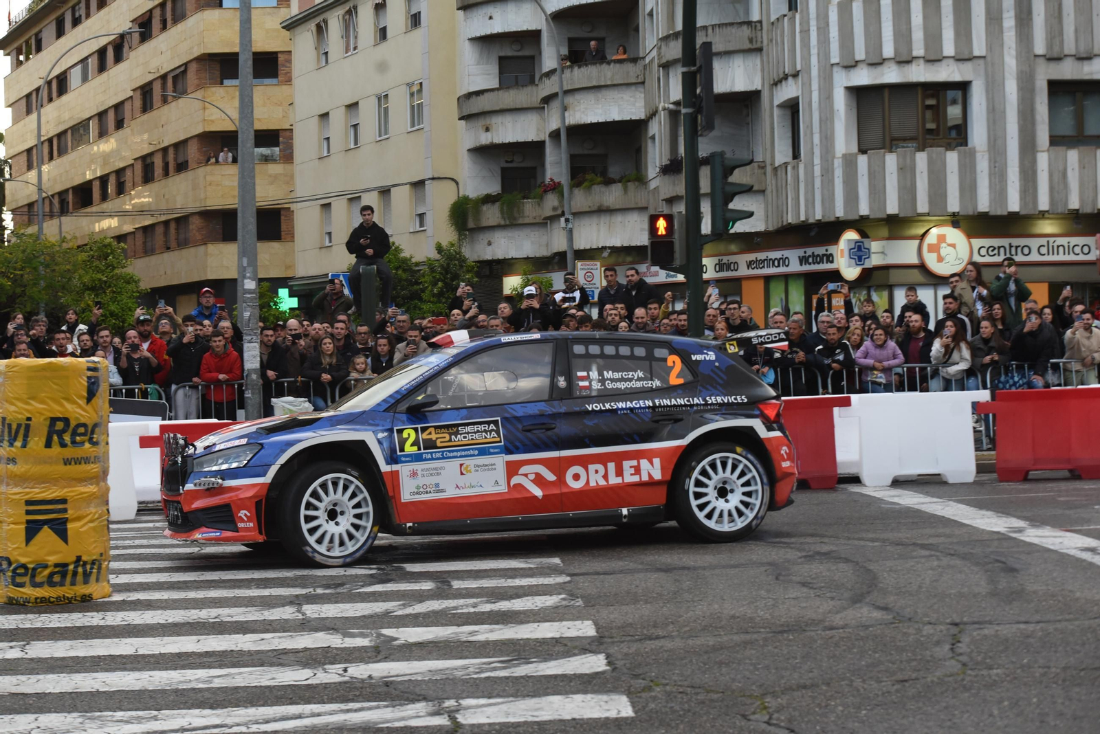 Las mejores fotos del espectacular tramo urbano del Rallye Sierra Morena 2025
