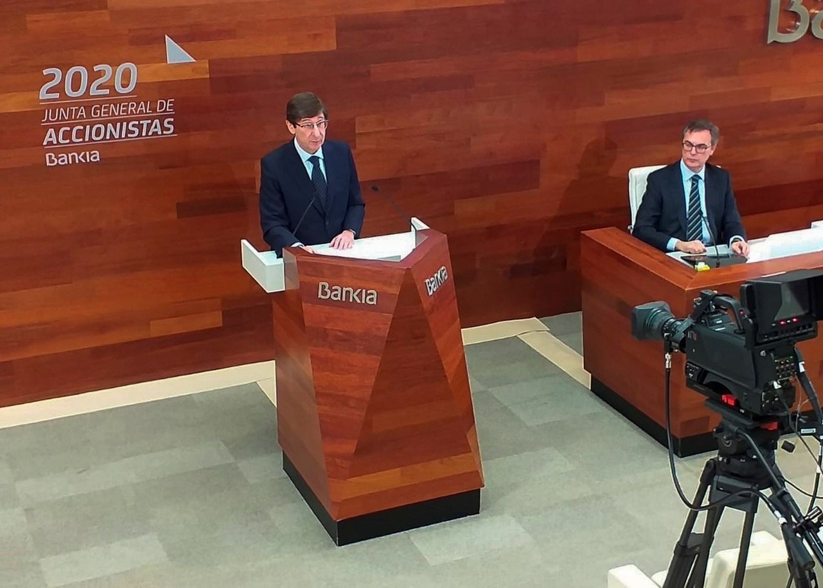 José Ignacio Goirigolzarri, presidente de Bankia, y José Sevilla, consejero delegado, en la junta de accionistas telemática de finales de marzo