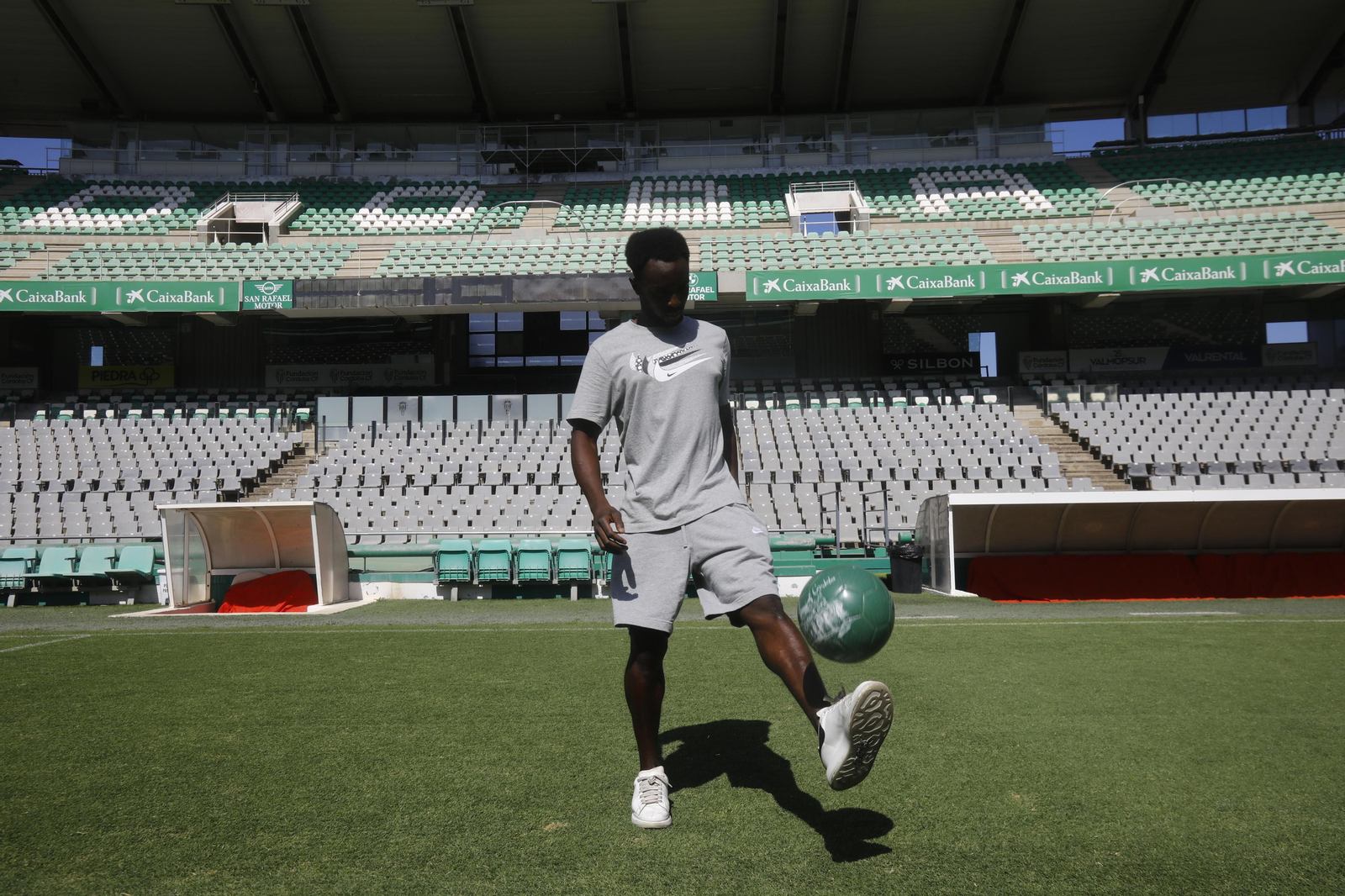 Las imágenes de la presentación de Youssouf Diarra con el Córdoba CF