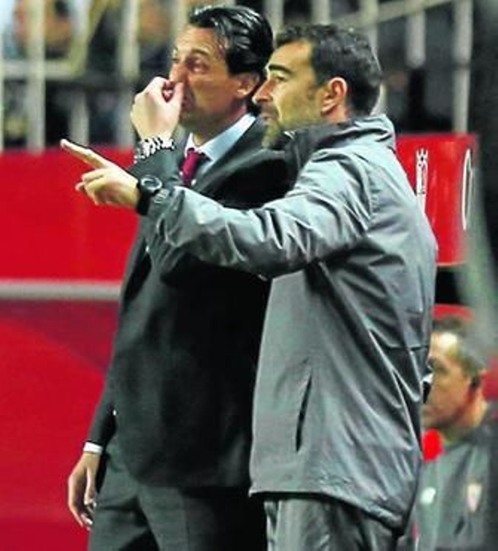 Unai Emery, junto a Juan Carlos Carcedo, durante el partido ante el Valencia.