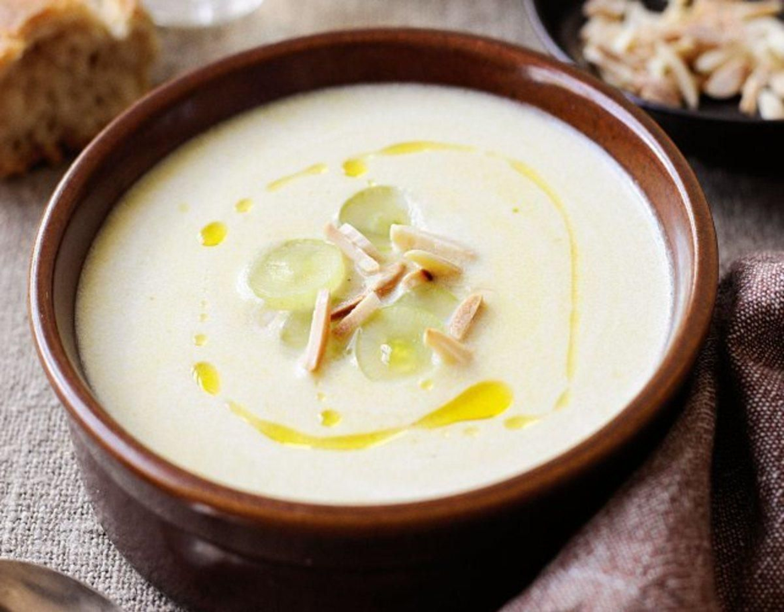 Gazpacho blanco de huevo