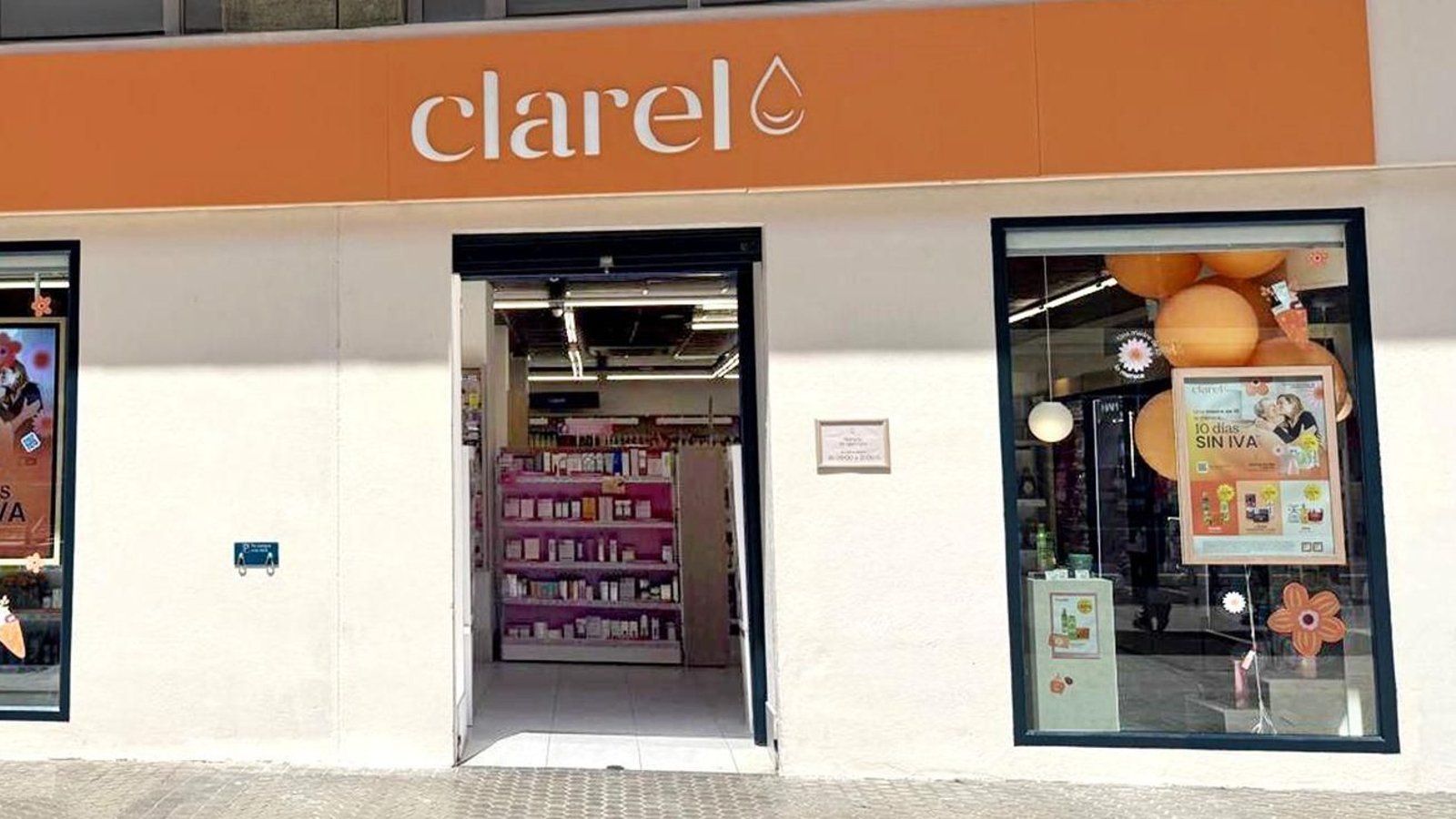 Fachada de una tienda Clarel de Sevilla.