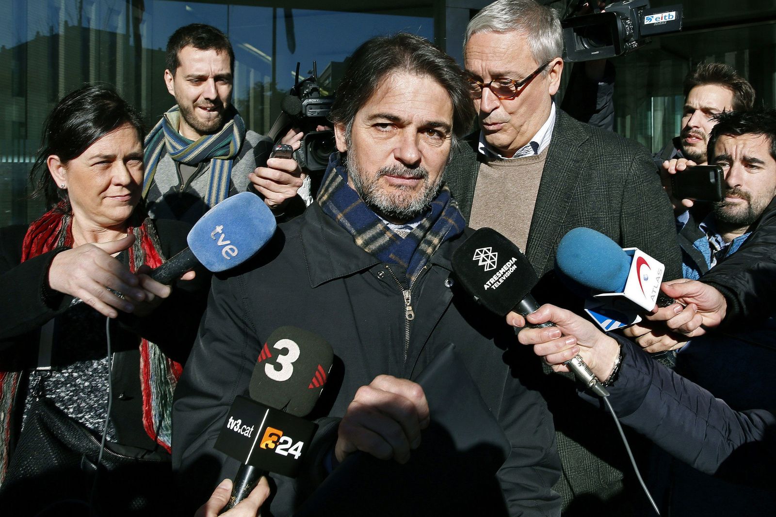 Oriol Pujol Ferrusola atendiendo a los medios.