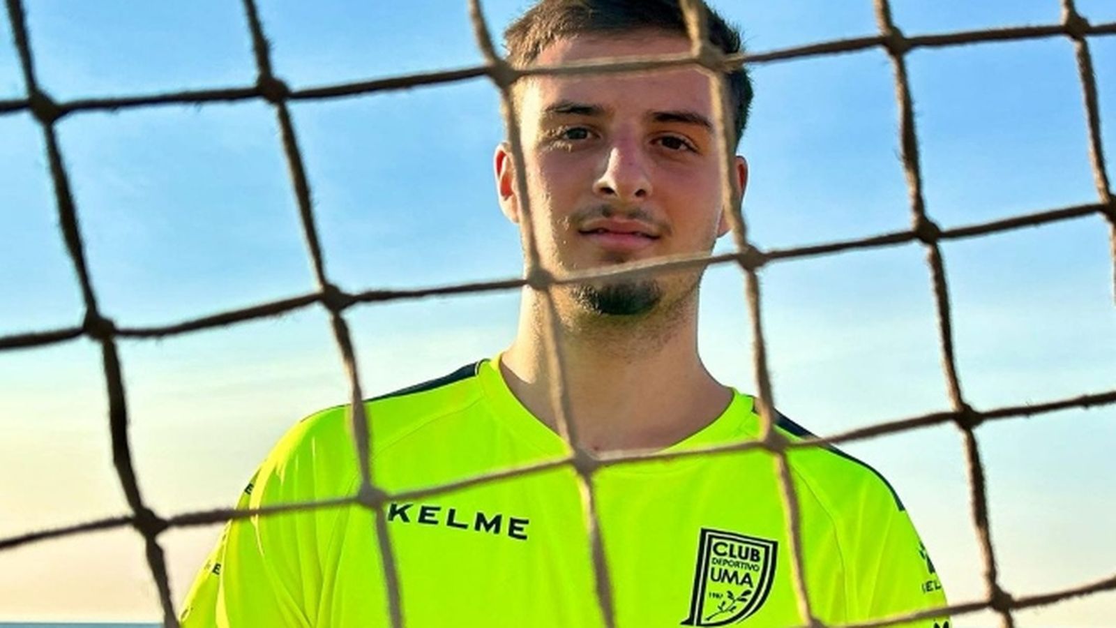 Álex Fuentes, durante un entrenamiento con el UMA Antequera.