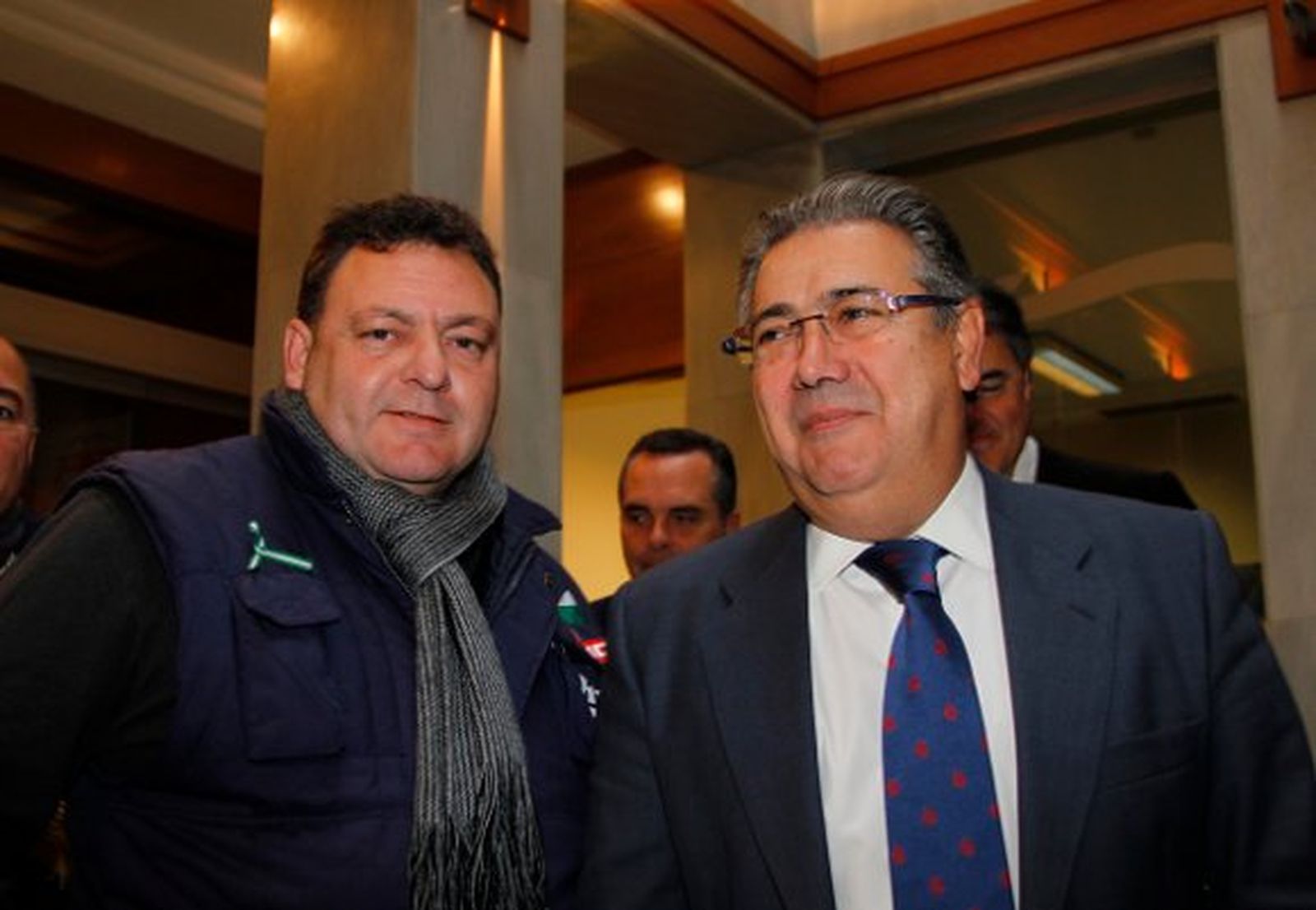 Zoido asegura a los trabajadores de Roca que "dará la cara por ellos"