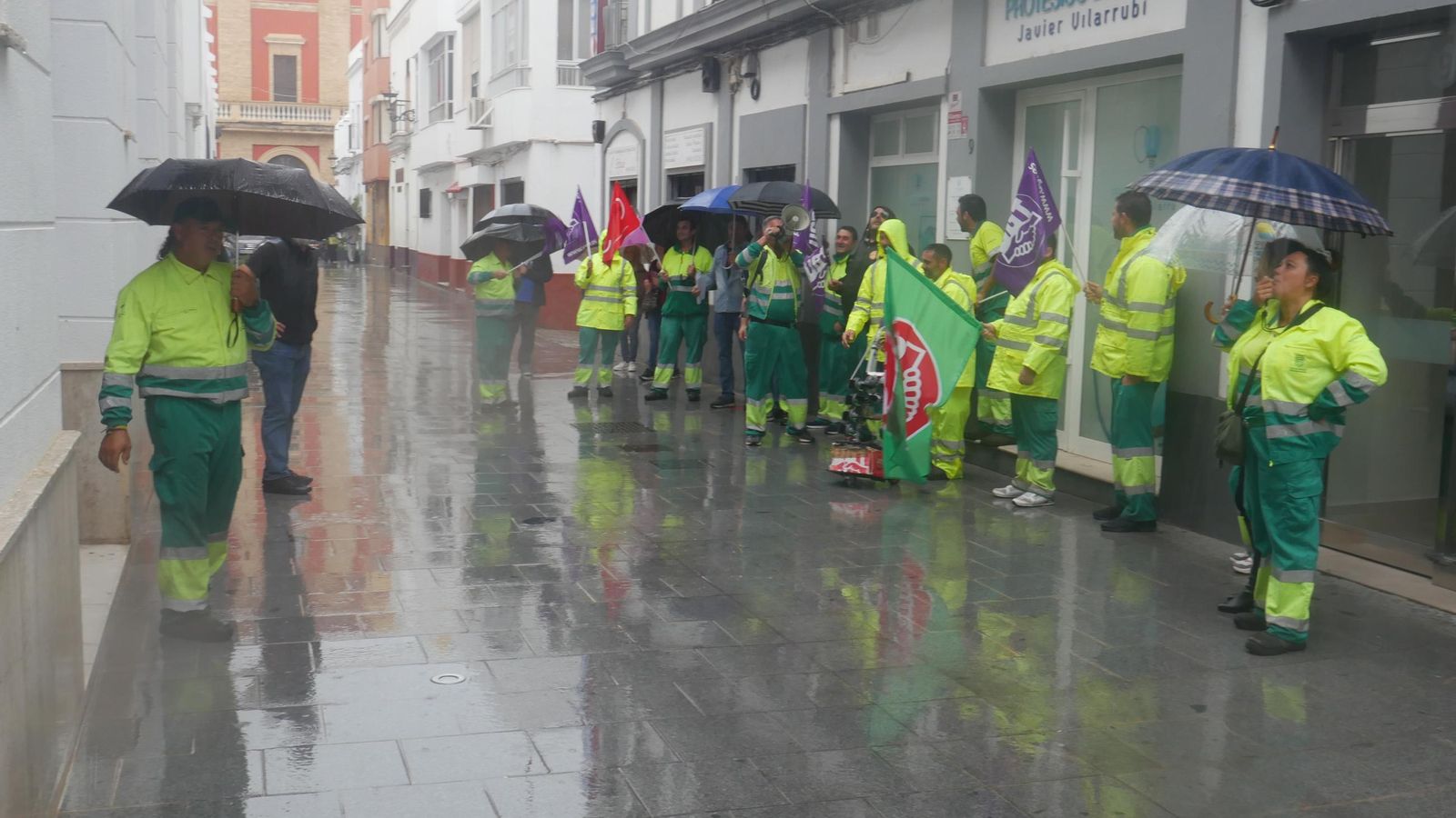 La protesta también hizo parada frente a las dependencias del Área Municipal de Desarrollo Sostenible.
