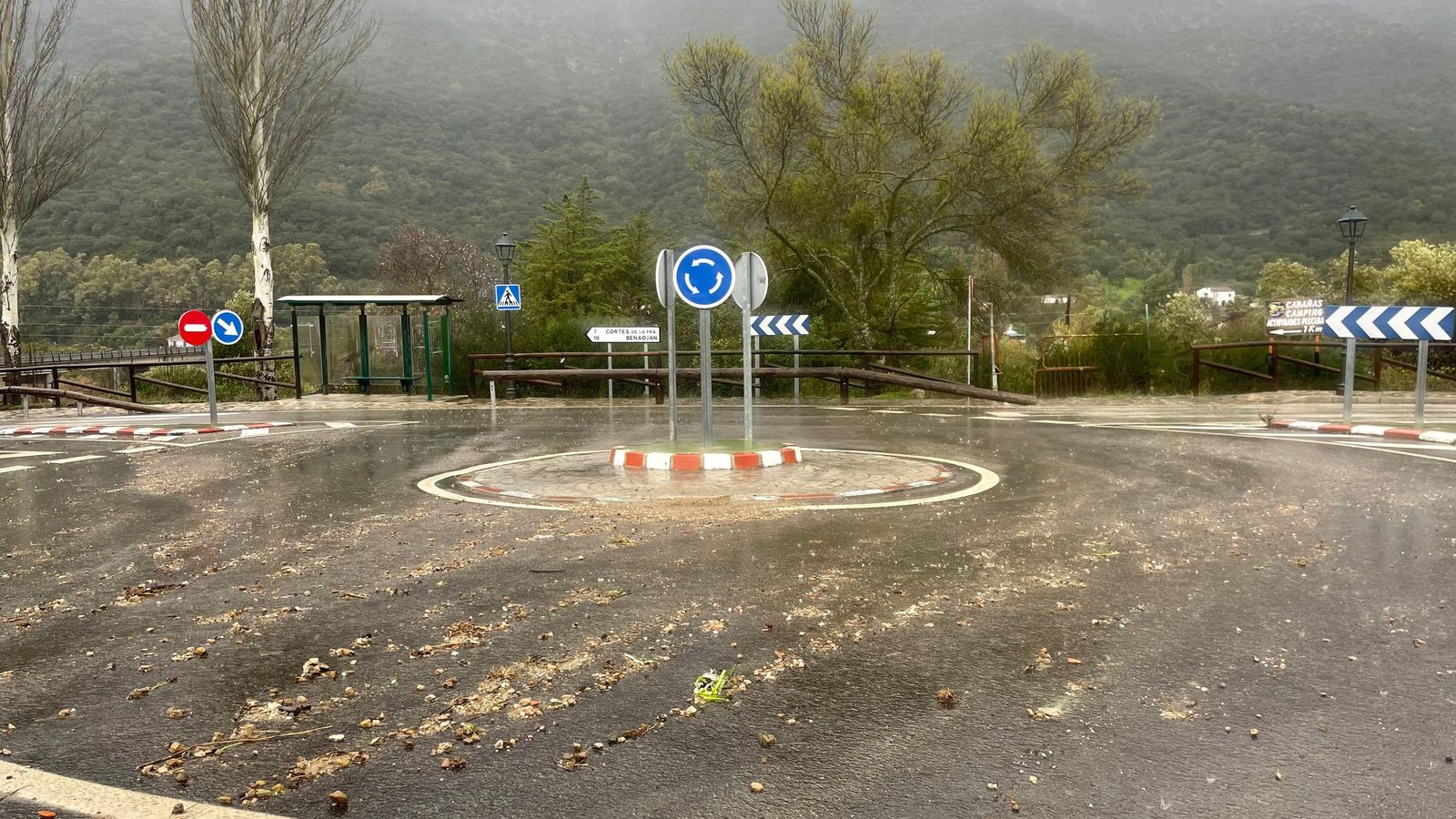 Rotonda que da a la carretera entre Jimera de Líbar y Cortes de la Frontera
