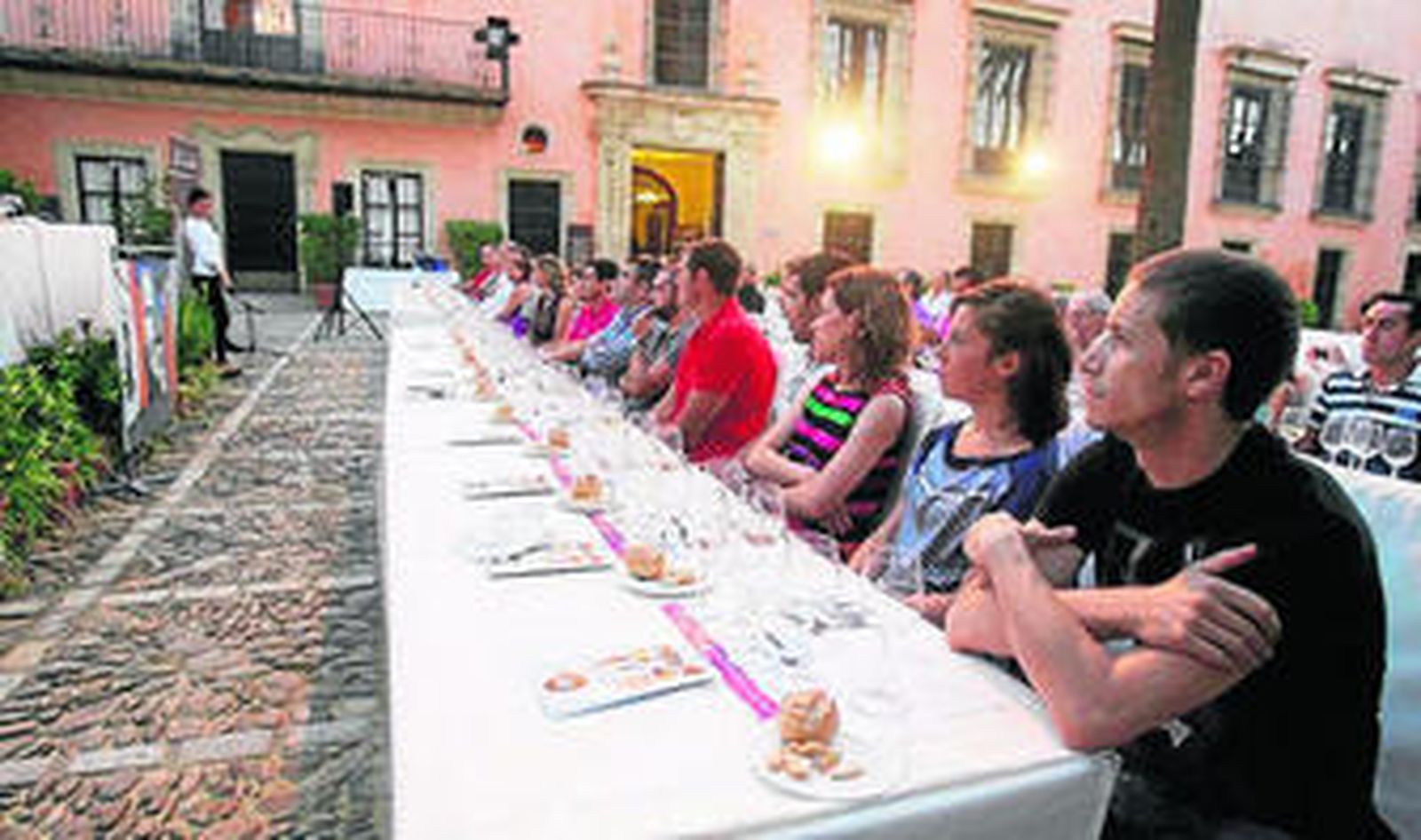 El Consejo toma el relevo de las 'Catas Magistrales' en el Alcázar.