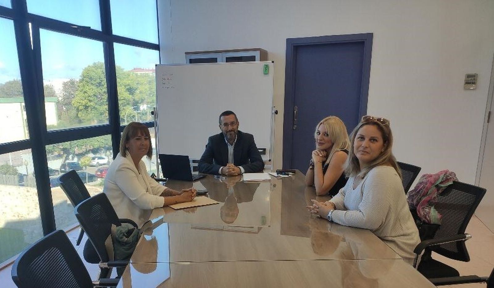 Un momento de la reunión con la Fundación UAPO.