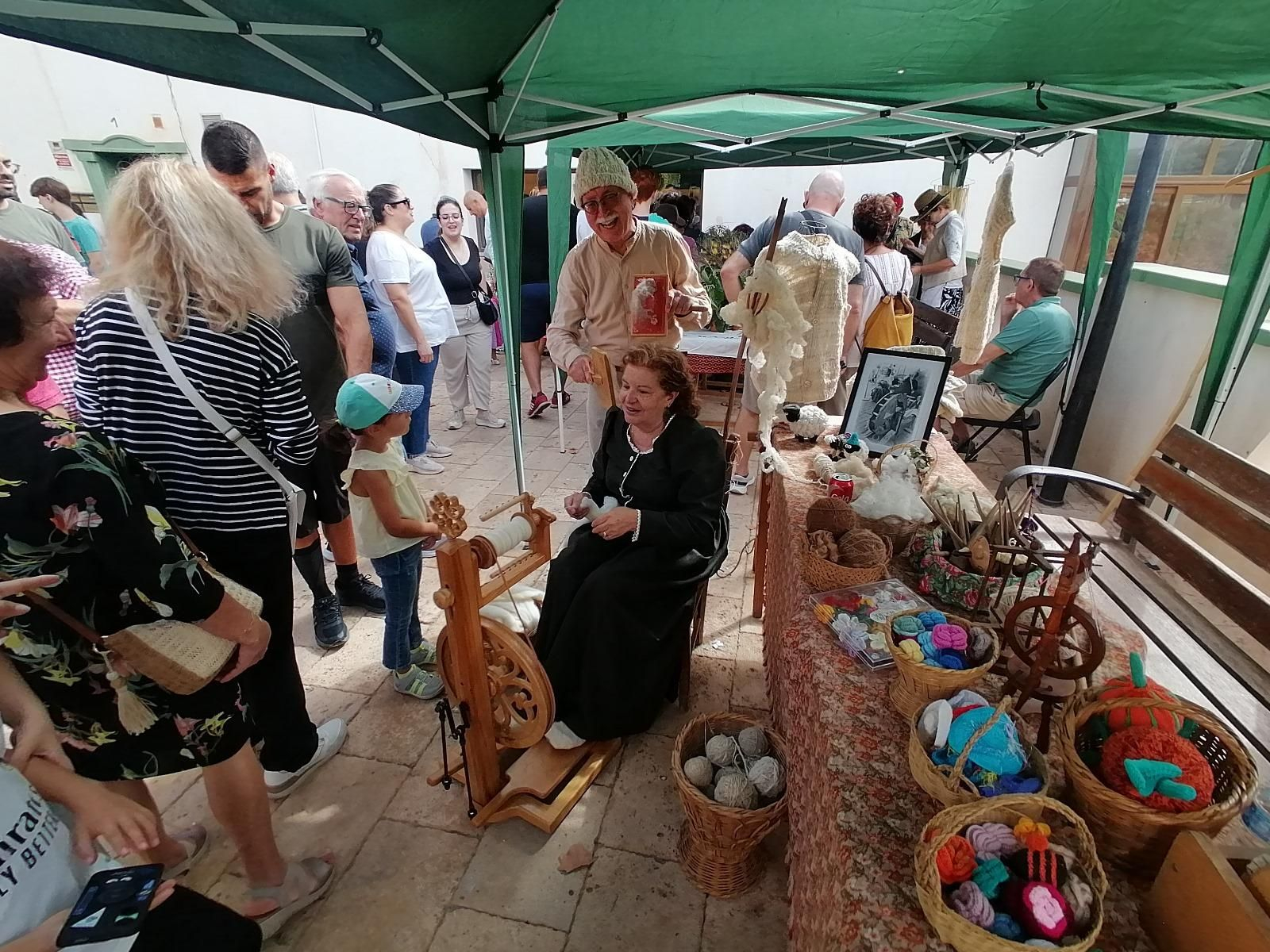 Terque viaja en el tiempo: las imágenes de la jornada de oficios antiguos
