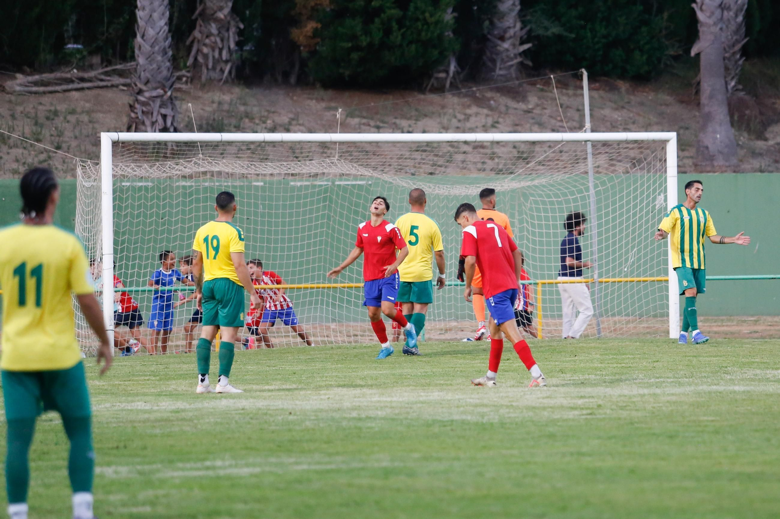 Las fotos del triangular en el estadio Carlos Piña de Los Barrios con el Algeciras CF y el Ceuta B