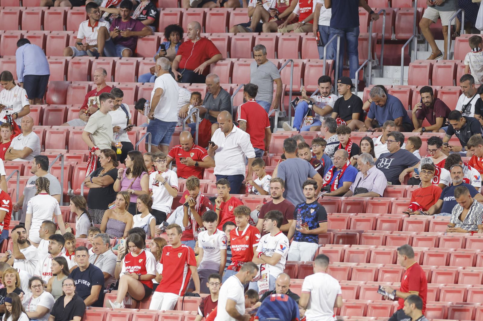 Búscate en las fotos del Sevilla fc-Girona