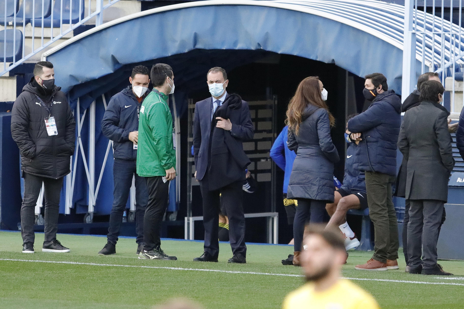 José María Muñoz, en el centro de la imagen, en los prolegómenos de un partido en La Rosaleda. José María Muñoz, en el centro de la imagen, en los prolegómenos de un partido en La Rosaleda.