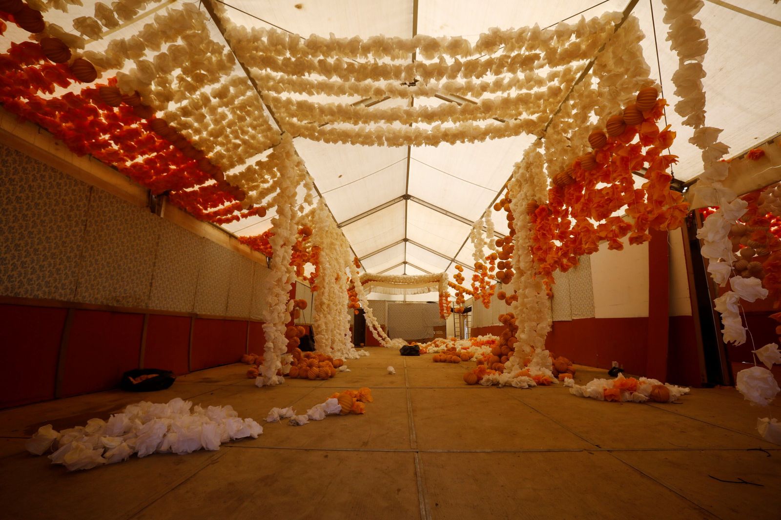 El desmontaje de las casetas y atracciones de la Feria de Córdoba, en imágenes
