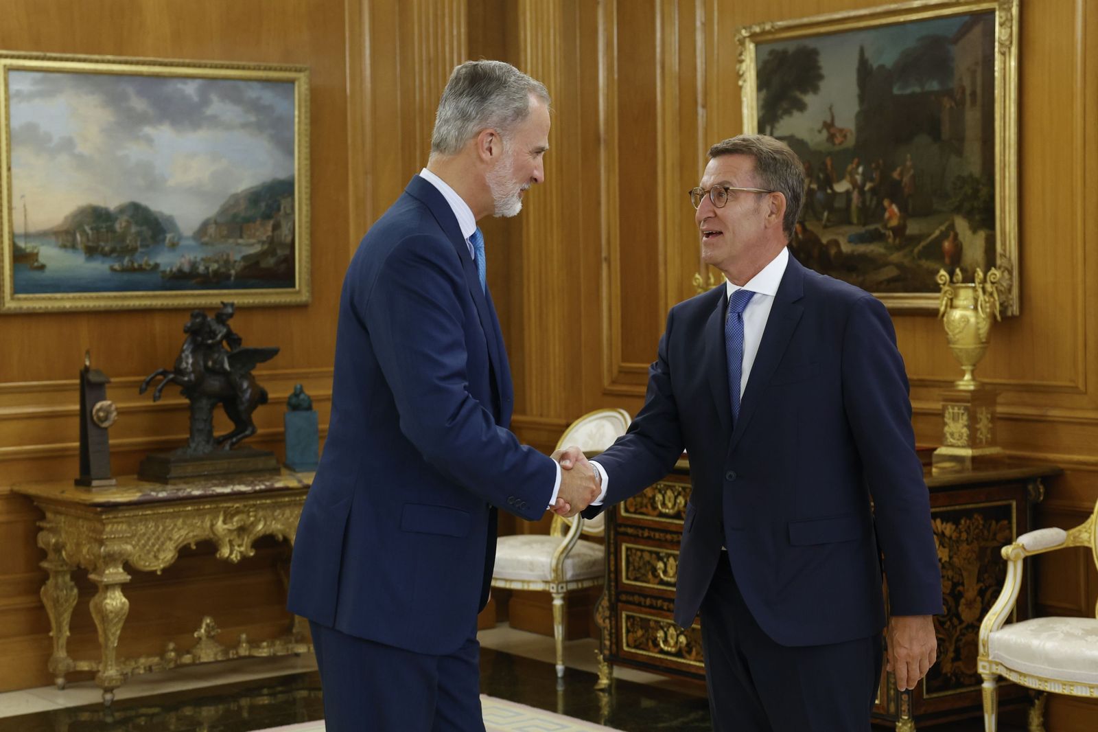 Feijóo se reúne conel Rey en la Moncloa.