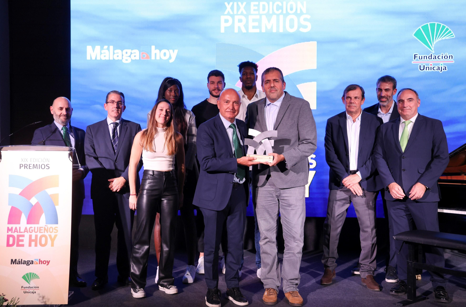 Antonio Jesús López Nieto recibe el premio. Antonio Jesús López Nieto recibe el premio.