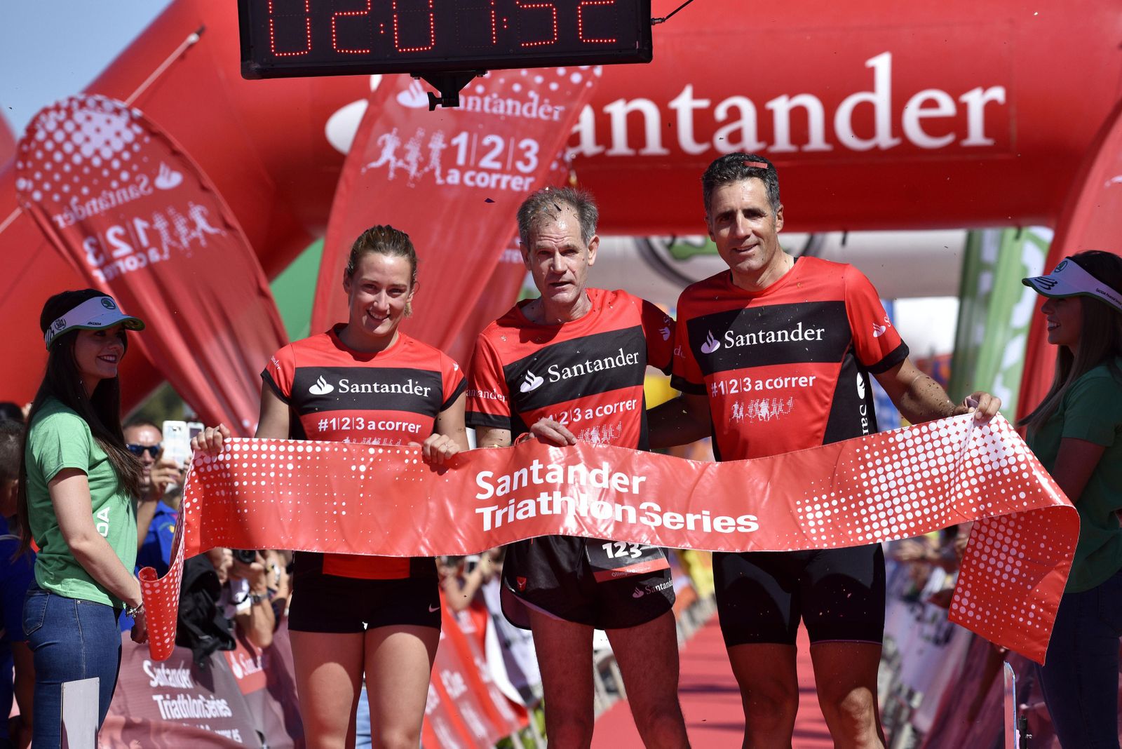 Las imágenes del V Triatlón Puerto de Sevilla
