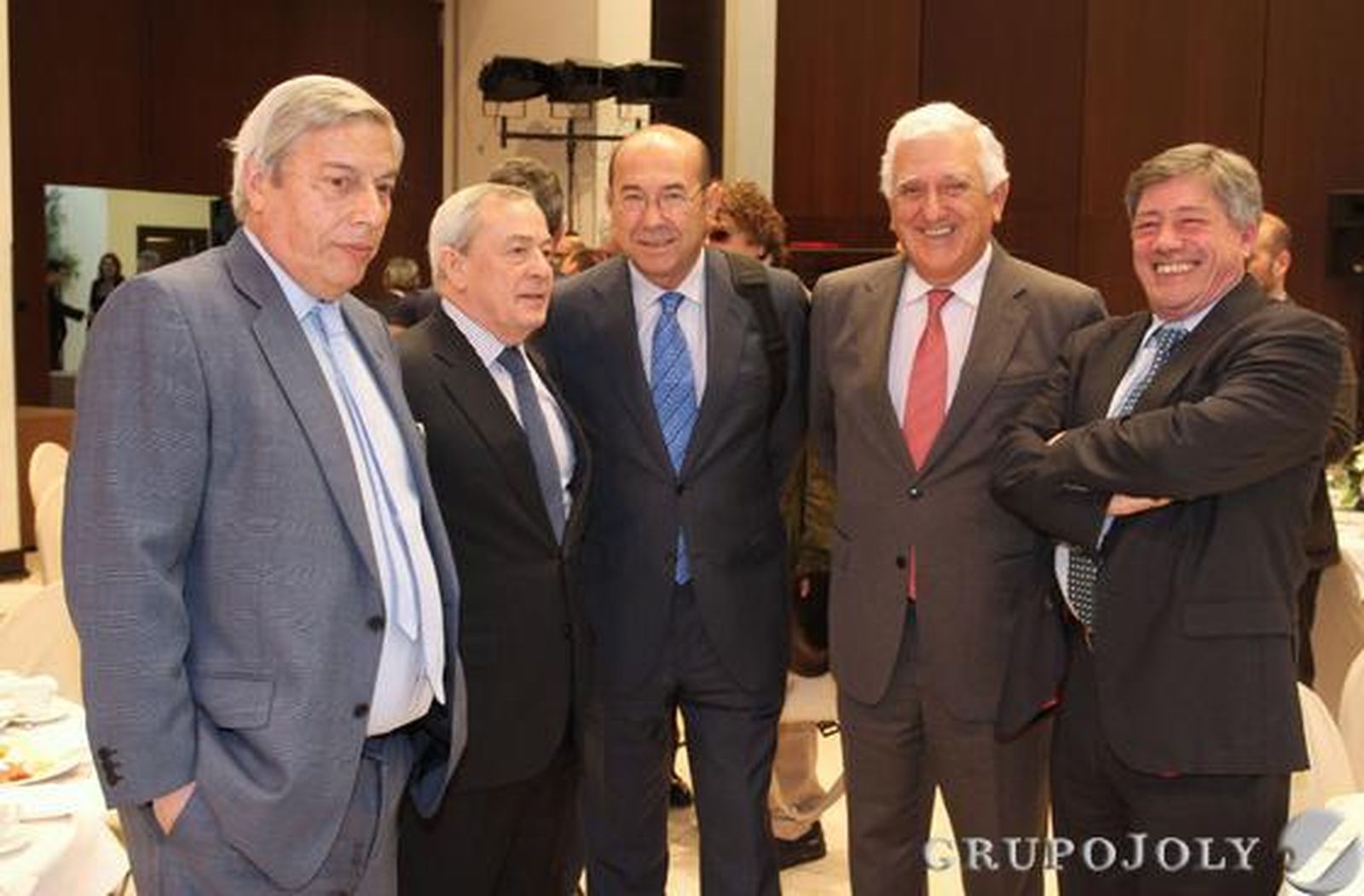 José Recio; Carlos Solchaga; el catedrático Francisco Ferraro; el empresario Santiago Herrero y Rafael Salgueiro, profesor de la Universidad de Sevilla. / Fotos: B. Vargas·J.C. Vázquez