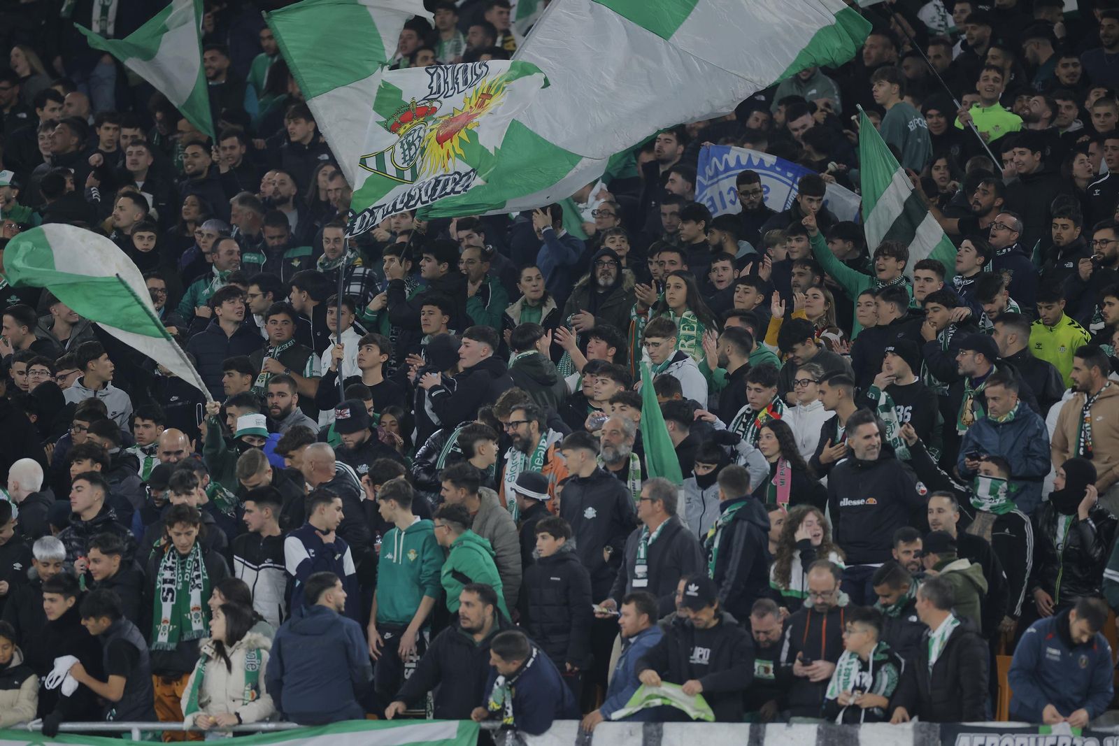 Búscate en las fotos del Betis - Utrecht
