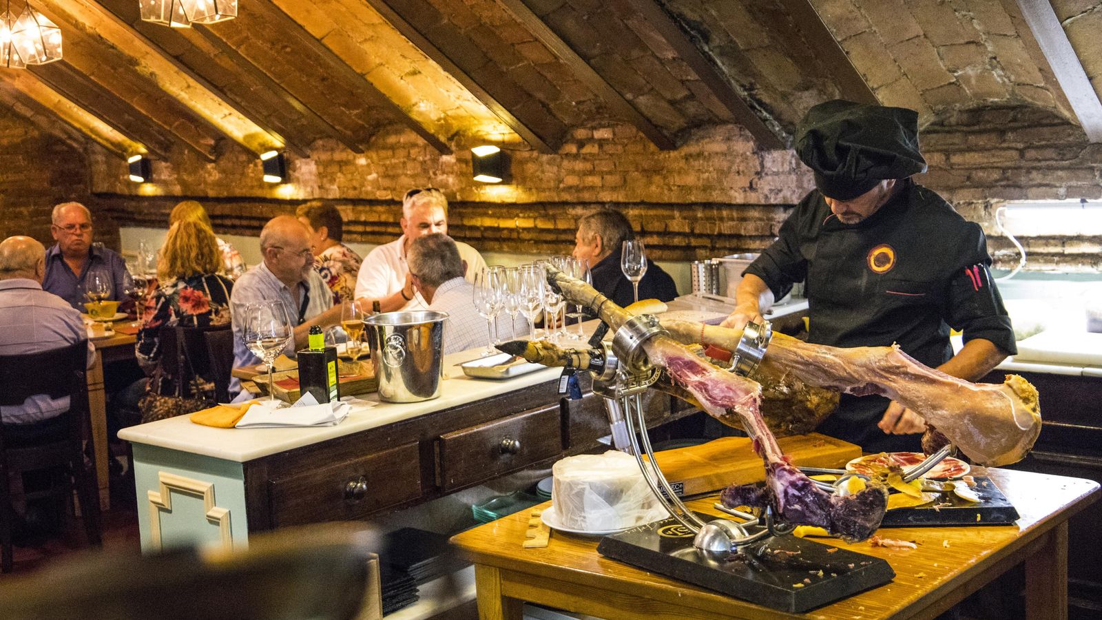 Comensales en el restaurante Tendido 1