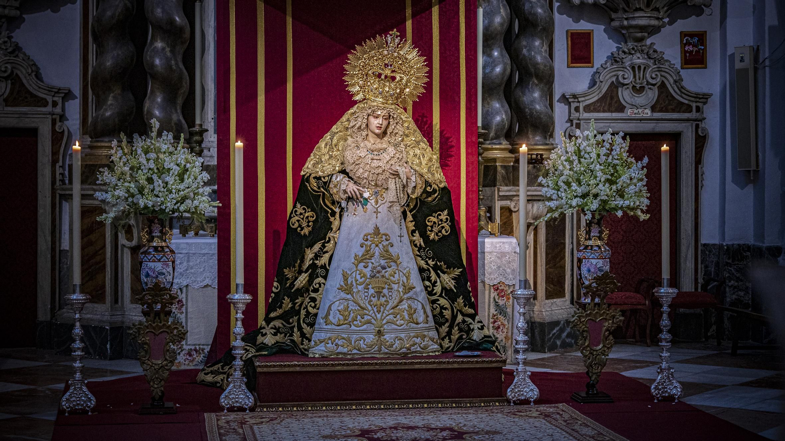 Primer día del besamanos extraordinario por el 75 aniversario del Dogma de la Asunción en Cádiz