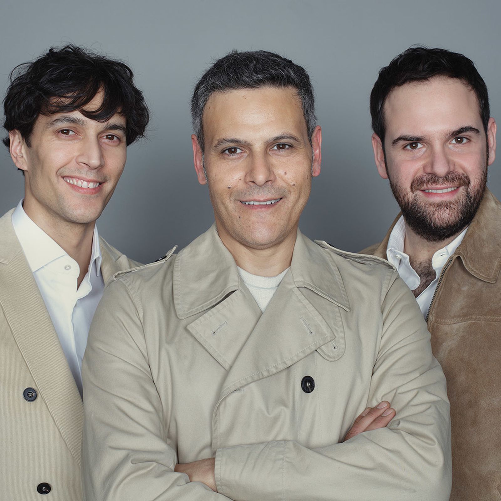 El elenco está encabezado por Roberto Enríquez, Cristóbal Suárez y Jorge Usón.