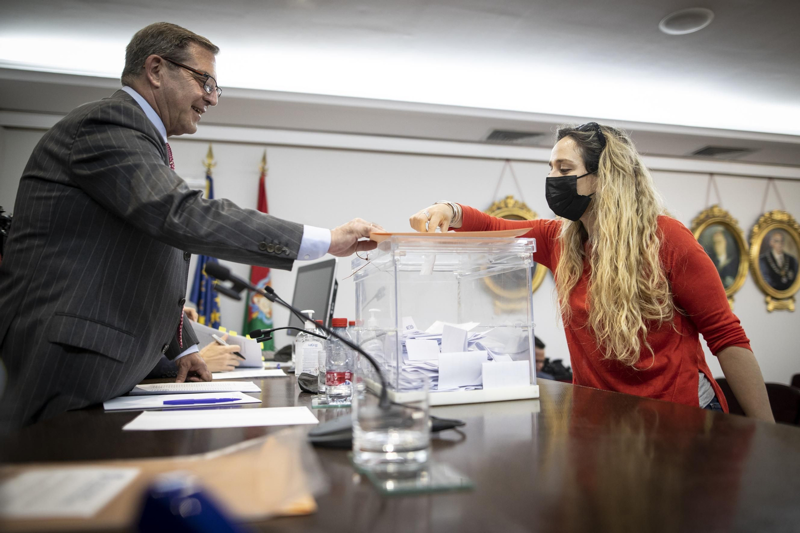 Así ha sido la votación del cambio de denominación en el Colegio de Abogados de Granada