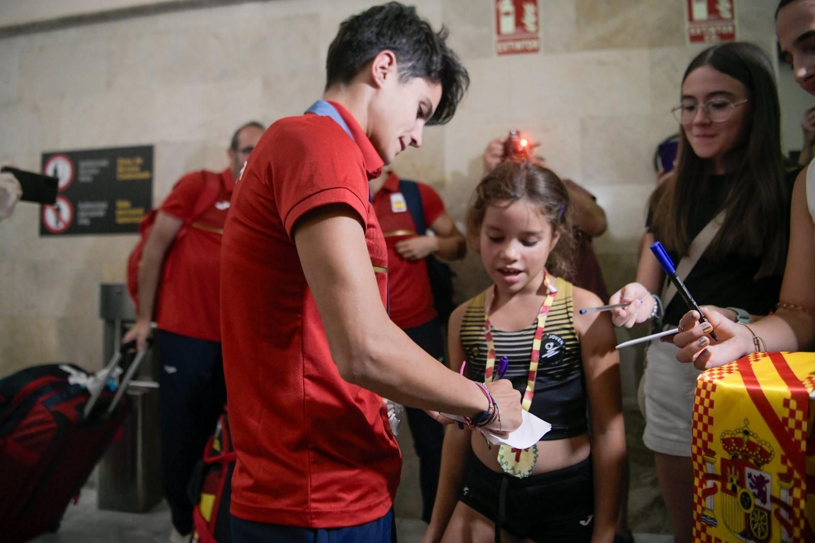 Granada recibe a la campeona María Pérez, en imágenes