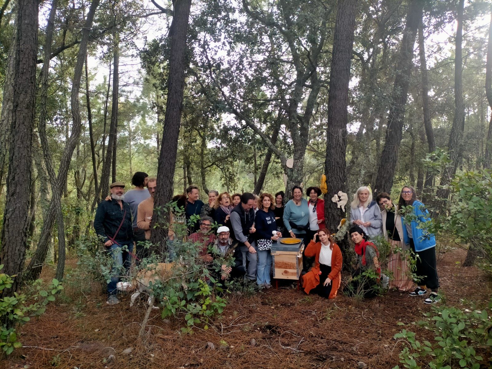 Foto de familia de participantes en el programa 'Cosiendo la Cultura al Territorio'.
