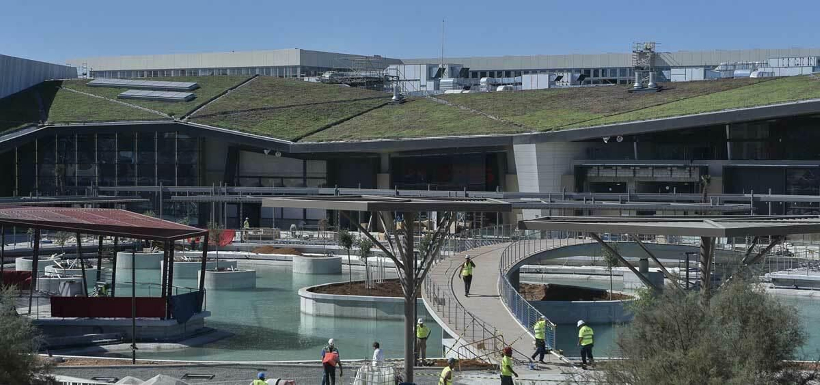 Últimos retoques en el centro comercial Lagoh