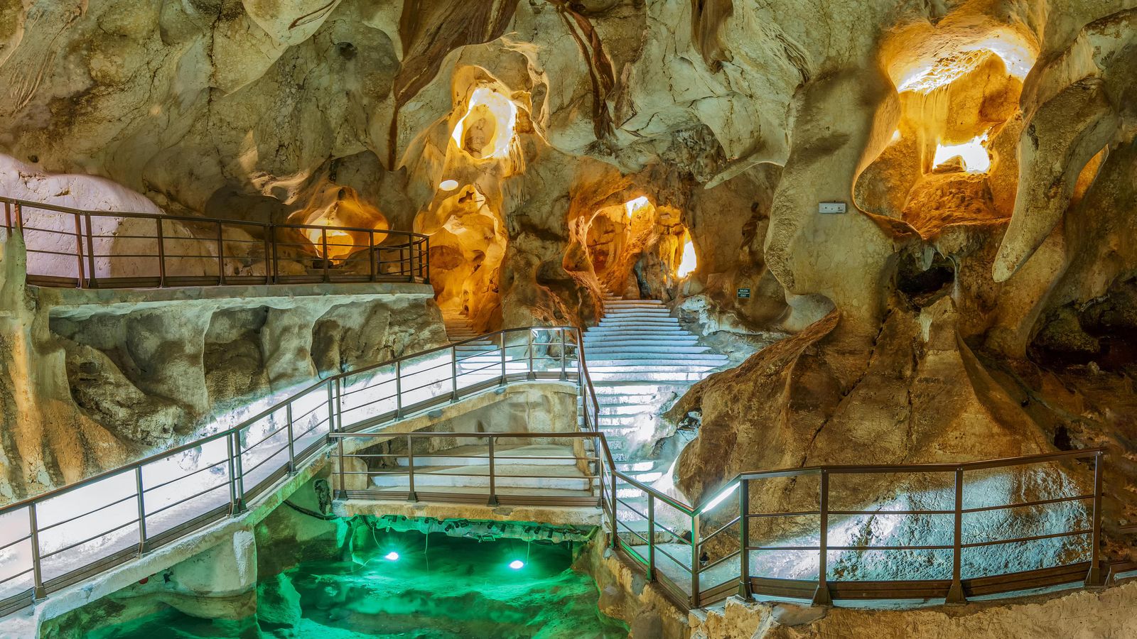 Rincón de la Victoria tiene naturaleza, gastronomía de la buena y patrimonio histórico