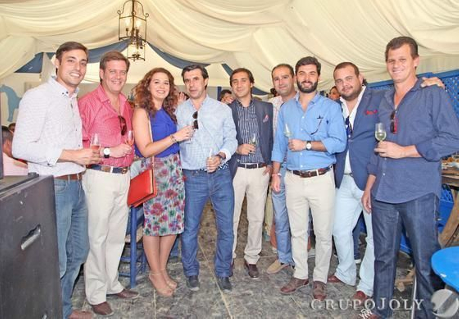 Manolo Ramírez, Sergio Galvín, Daniel González y el equipo comercial de Distribuidora Las Cinco Estrellas. 

Foto: Vanesa Lobo