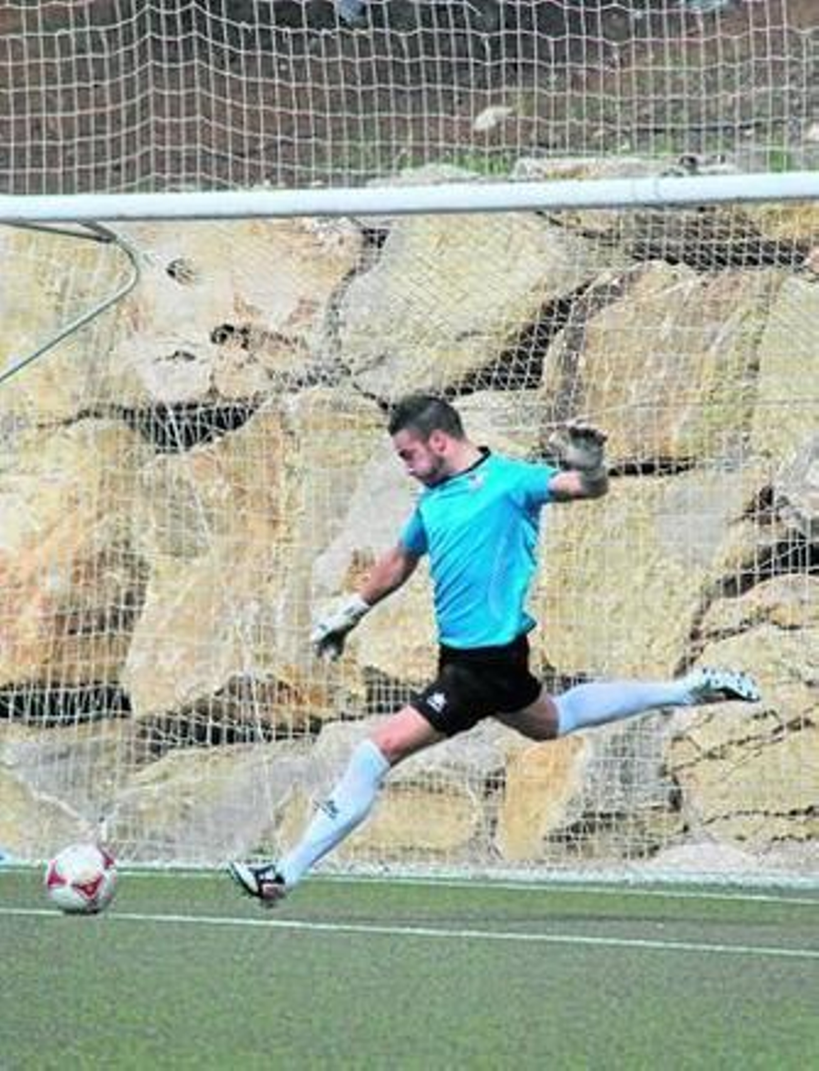 Lolo Soler se dispone a realizar un saque de puerta, la pasada campaña en Estepona.